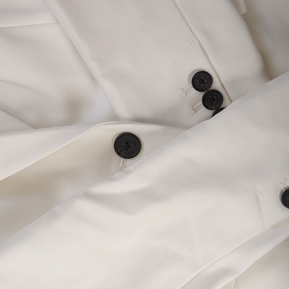 NWT RW&Co White Blazer with Silver Colar - Picture 6 of 8